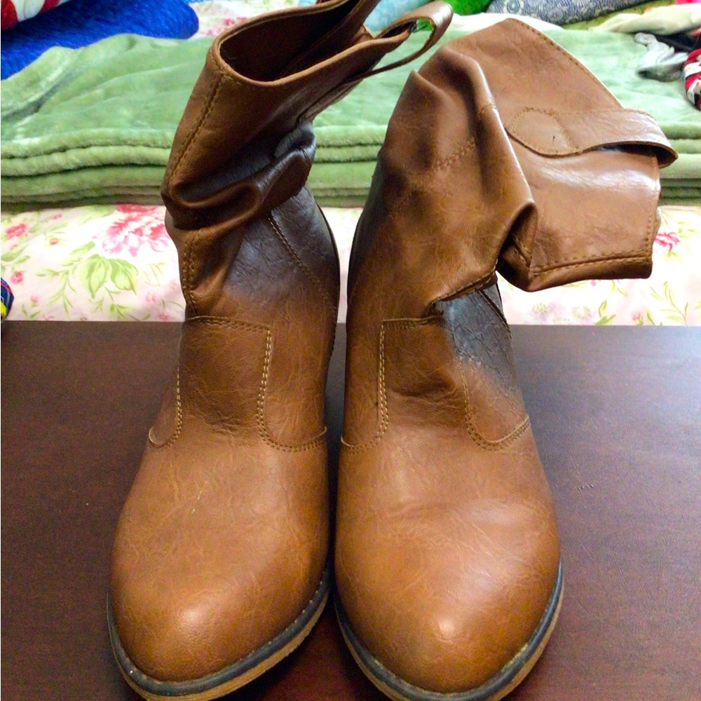 Charles Albert short tan western style boot with heel size 9 - Picture 10 of 12